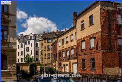 Wohn- und Geschäftshaus mit 3 Garagen, ein Stellplatz und eine Photovoltaikanlage zu verkaufen. Reichenbach