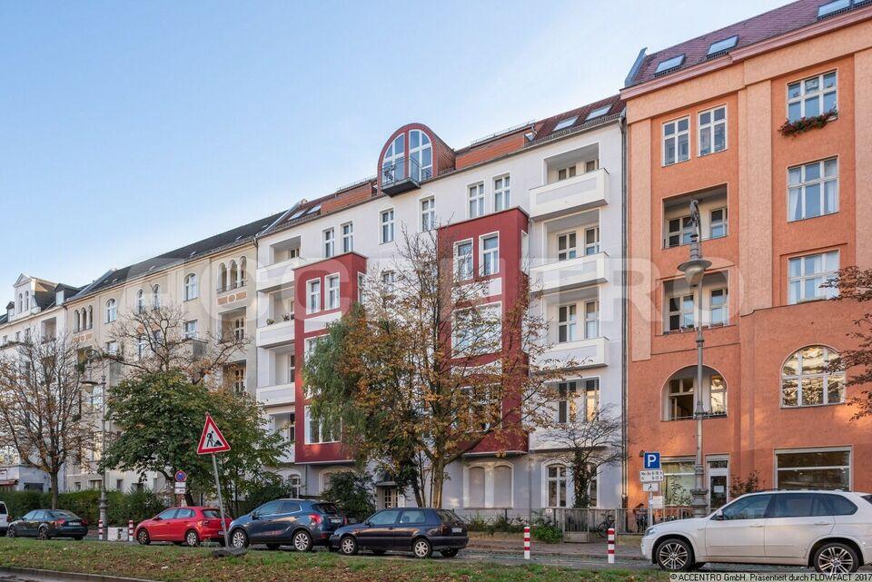 Vermietete und Charmante Altbau-Dachgeschoss-Wohnung mit Terrasse als Kapitalanlage Neukölln