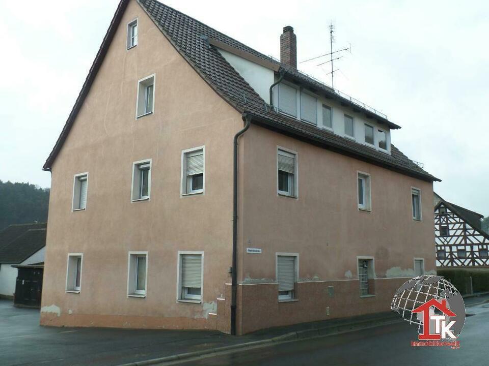 Großes Mehrfamilienhaus ca. 275m² Wohnfläche und schönen Garten in Plech Plech