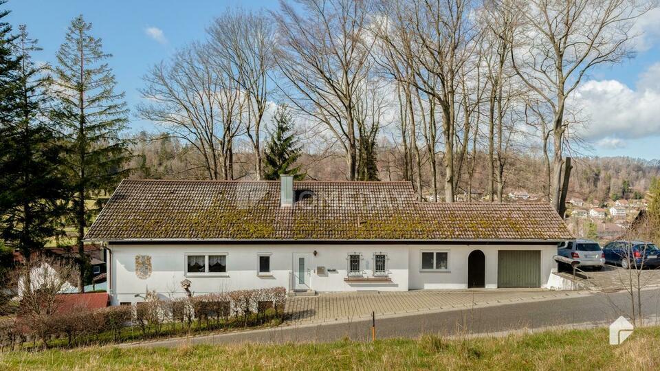 Komfortabel ausgestattetes Einfamilienhaus samt großem Garten, in familienfreundlicher Lage Ronsberg
