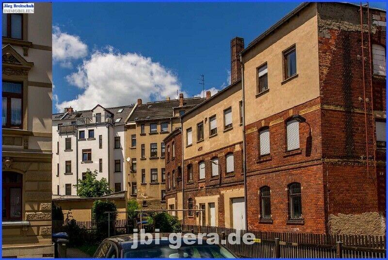 Wohn- und Geschäftshaus mit 3 Garagen, ein Stellplatz und eine Photovoltaikanlage zu verkaufen. Reichenbach