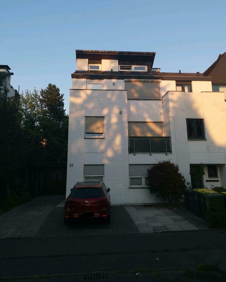 Attraktive 3,5-Raum-Maisonette-Wohnung mit EBK und Balkon in Sank Sankt Augustin