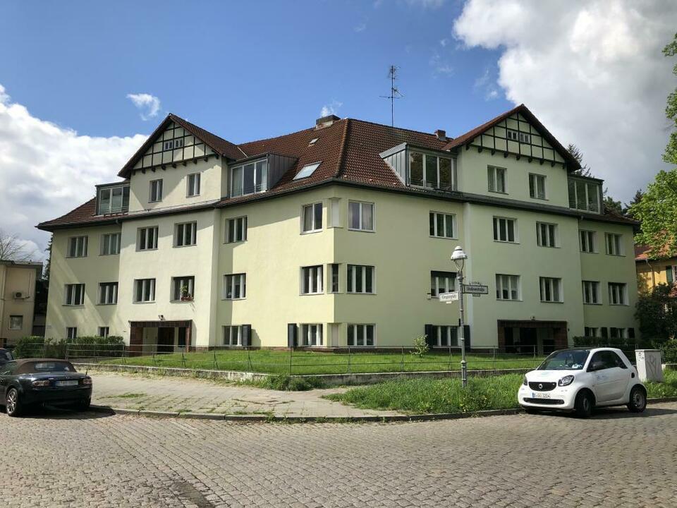 Sanierungsbedürftige Eigentumswohnung mit Vorgarten + nahe Benjamin-Franklin-Krankenhaus + Steglitz