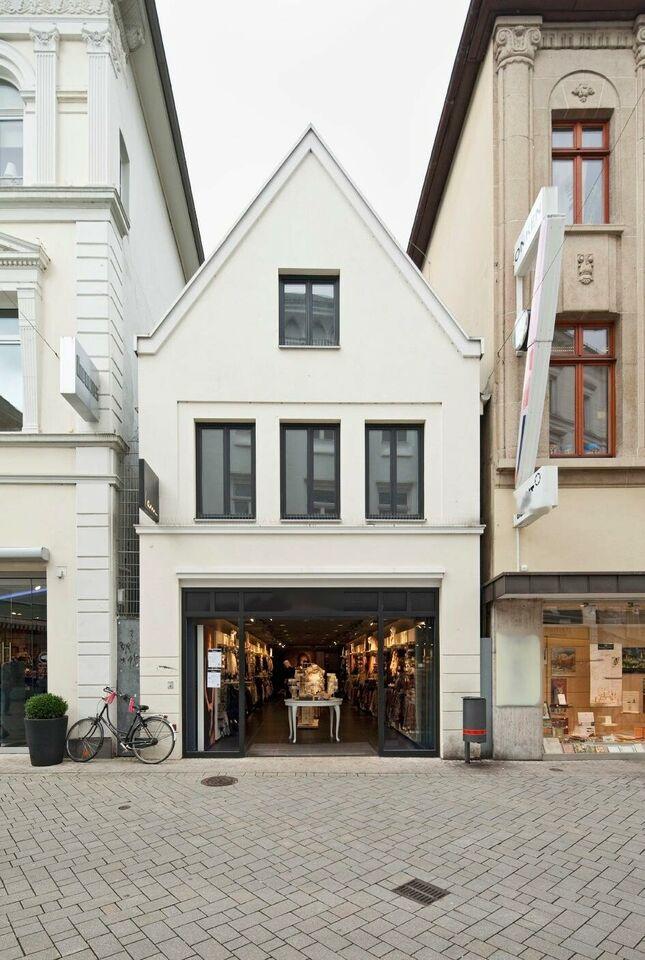 Historisches Geschäftshaus im Zentrum der Fußgängerzone von Oldenburg Hude (Oldenburg)