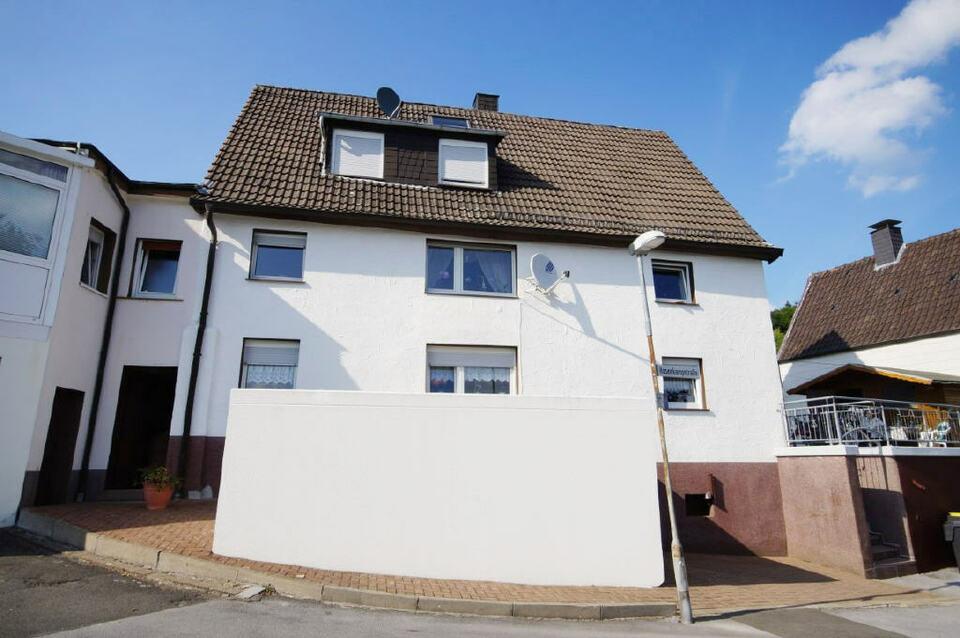Zwei- bzw. Dreifamilienhaus mit Garage in zentrumsnaher Lage von Altena-Dahle Nordrhein-Westfalen