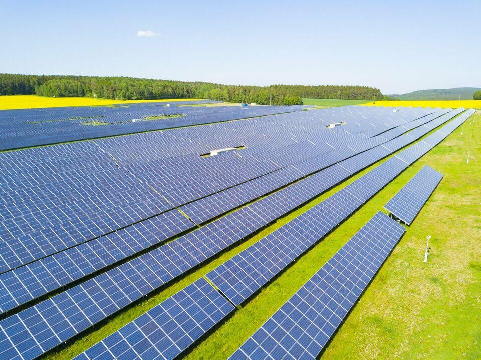 Solarpark kaufen - Freifläche mit 6,9% pa. PV Anlage erwerben Bad Cannstatt