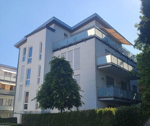 Baden-Baden, sonnige und moderne 4-Zimmer Wohnung mit großem Balkon und Tiefgarage in ruhiger Innenstadtlage Baden-Baden