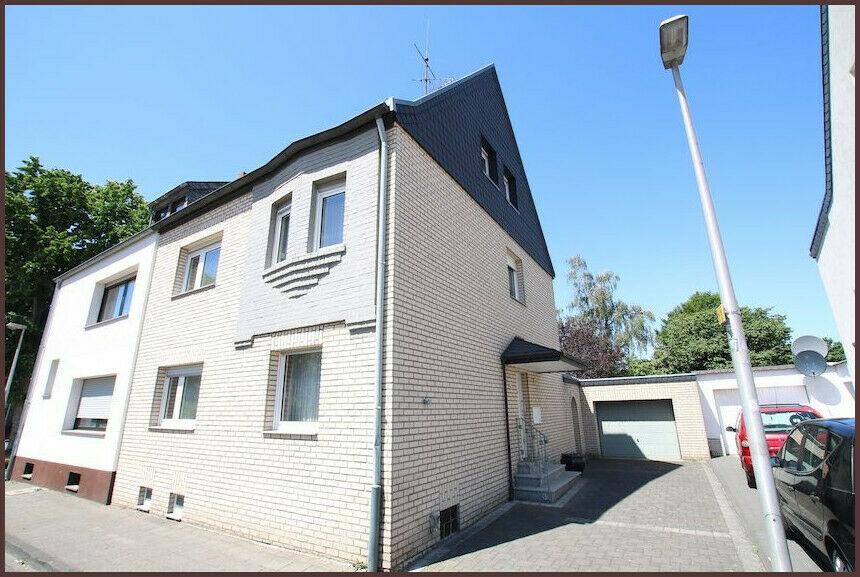 Sanierungsbedürftige Doppelhaushälfte in Dormagen-Mitte Nordrhein-Westfalen