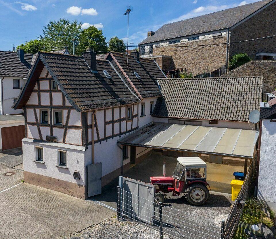 Oberzissen, renovierungsbedürftiges Einfamilienhaus mit Scheune und Garten Rheinland-Pfalz