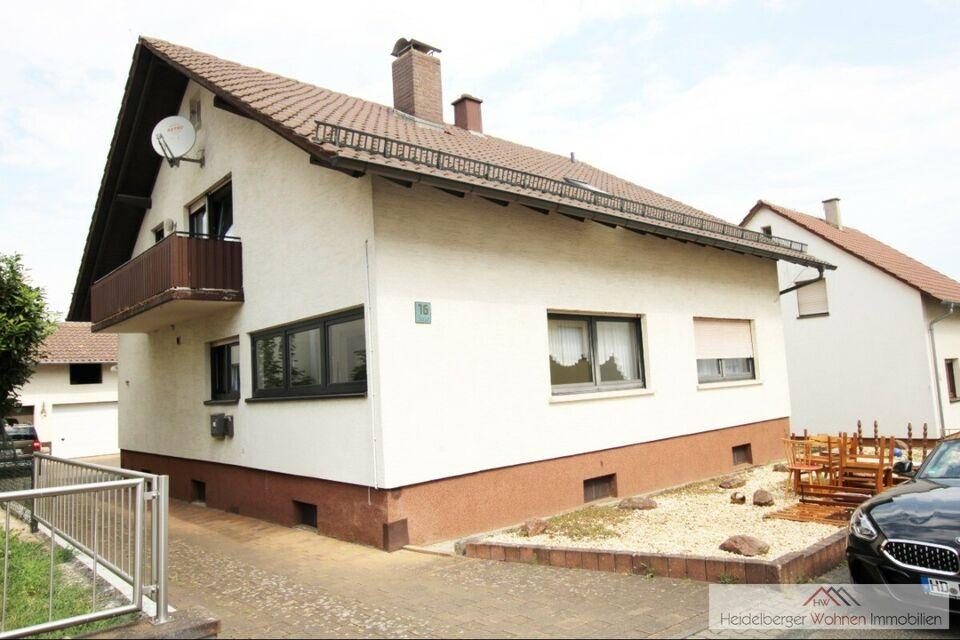 Zweifamilienhaus mit insg. 178qm WF auf 797qm Grundstück, 2 Garagen, Hof, Scheune und Nebengebäuden Baden-Württemberg