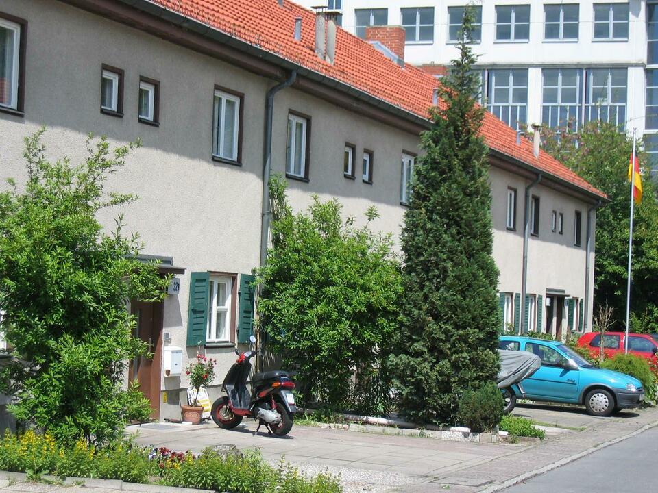 Vermietetes Reihenhaus mit eigenem Garten + Stellplatz in Berlin-Marienfelde Zepernicker Straße
