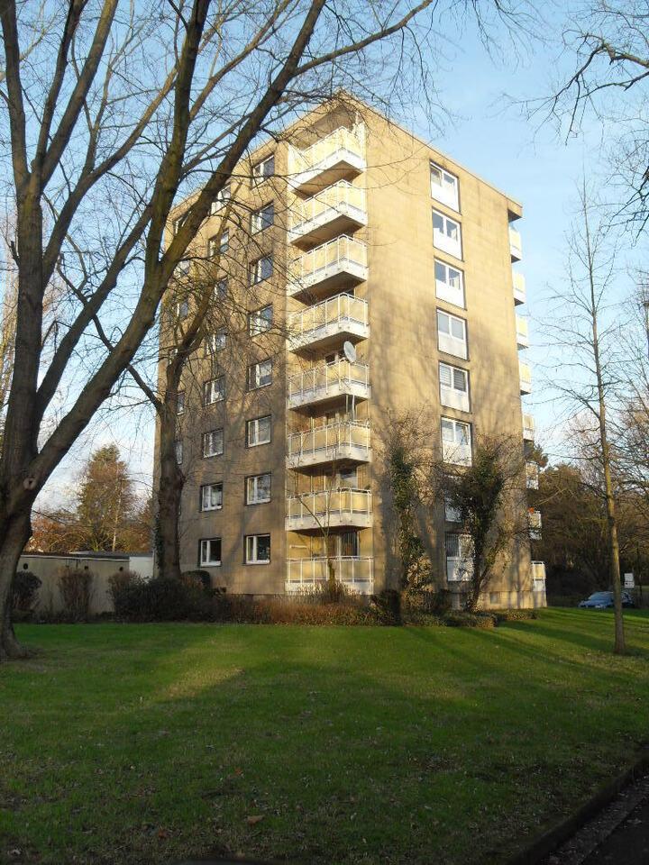 Hassels in ruhiger Wohnlage: vermietete 3-Zimmer-Wohnung mit Balkon Düsseldorf