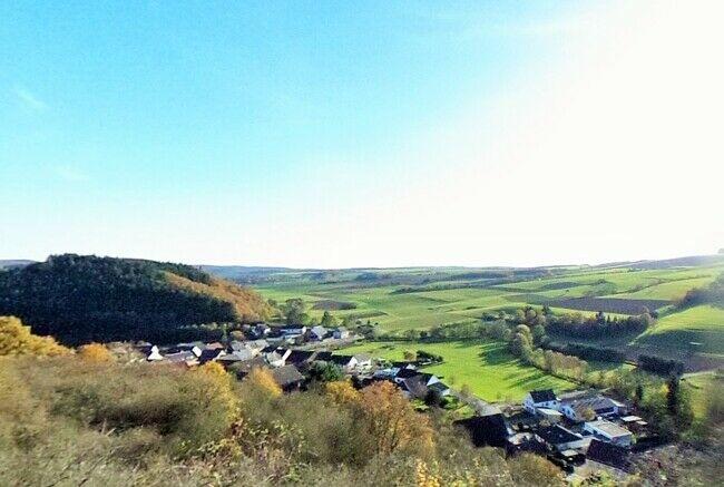 Großes Grundstück mit einem traumhaften Blick ins Tal. Voll erschlossen! Rheinland-Pfalz