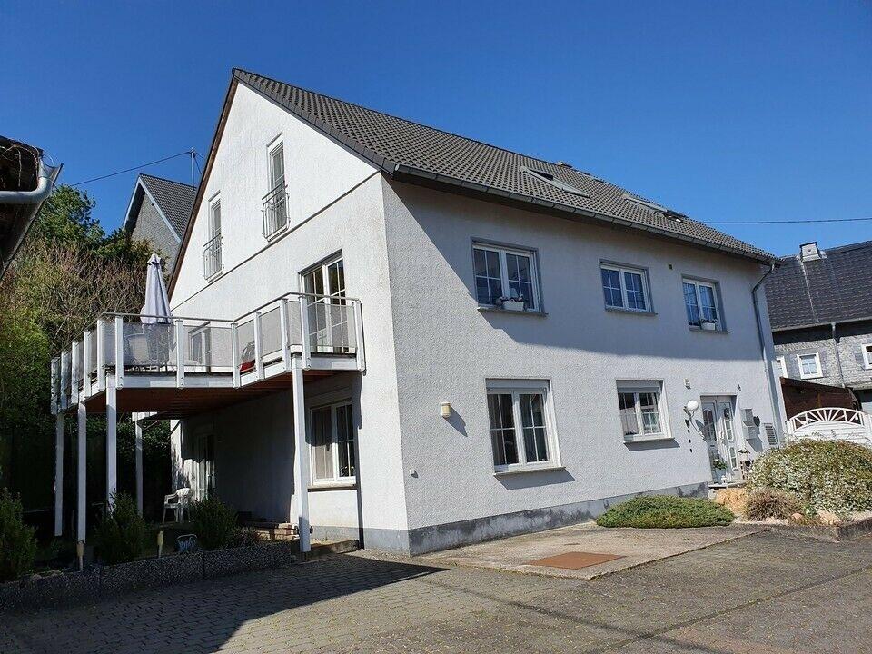 Großzügiges Ein- bzw. Zweifamilienhaus - 2 km bis Simmern! Umbau 2009!!! Knapp 250 m² Wohnfläche!!! Kümbdchen