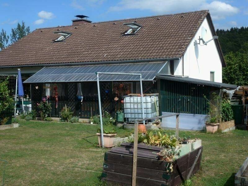 Gepflegtes Einfamilienhaus in bevorzugter Wohnlage mit sonnigem Gartengrundstück und 2 Garagen ruhige Ortsrandlage von Oberkotzau Oberkotzau