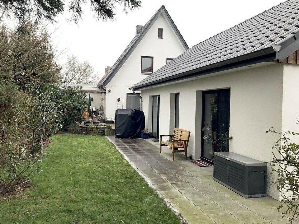 RENDITESTARK vermietetes Mehrfamilienhaus mit 3 Wohneinheiten, Garten und Garagen Dorum-Neufeld