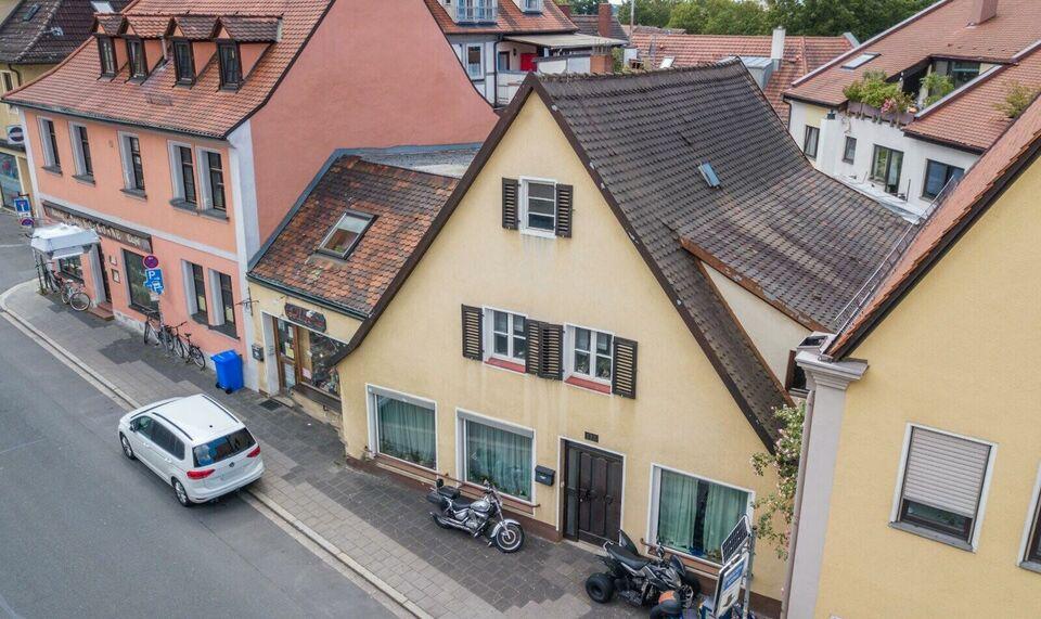 Sehr gepflegtes Zweifamilienhaus mit Ladengeschäft im Herzen von Erlangen Erlangen