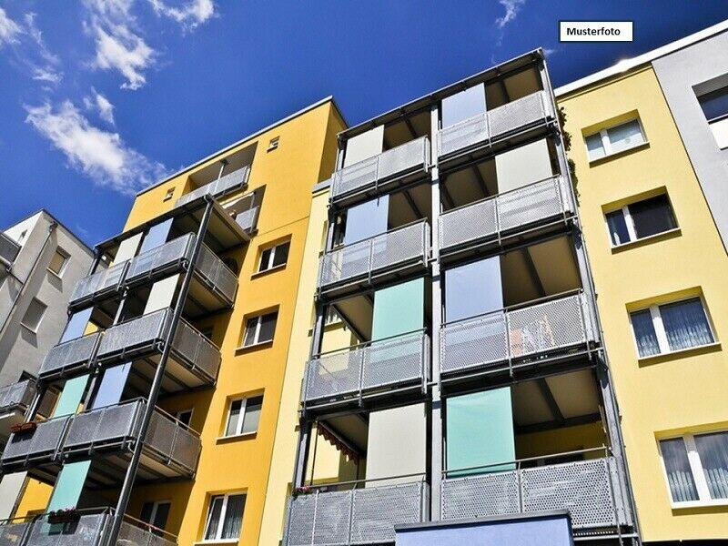 Dachgeschosswohnung in 65936 Frankfurt, Auf der Schanz Eick West