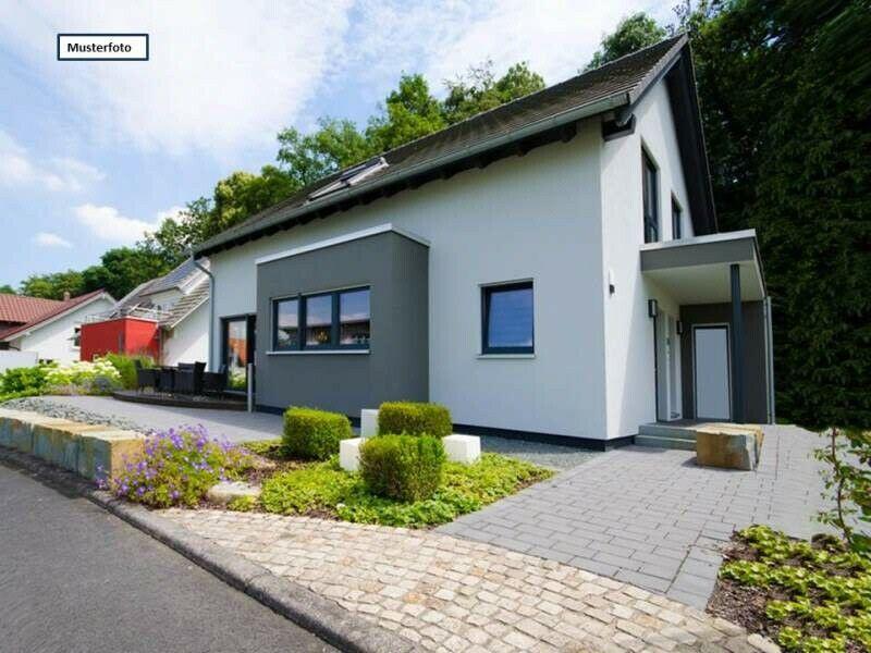 Zwangsversteigerung Einfamilienhaus mit Einliegerwohnung in 44867 Bochum, Lohackerstr. Bochum-Wattenscheid