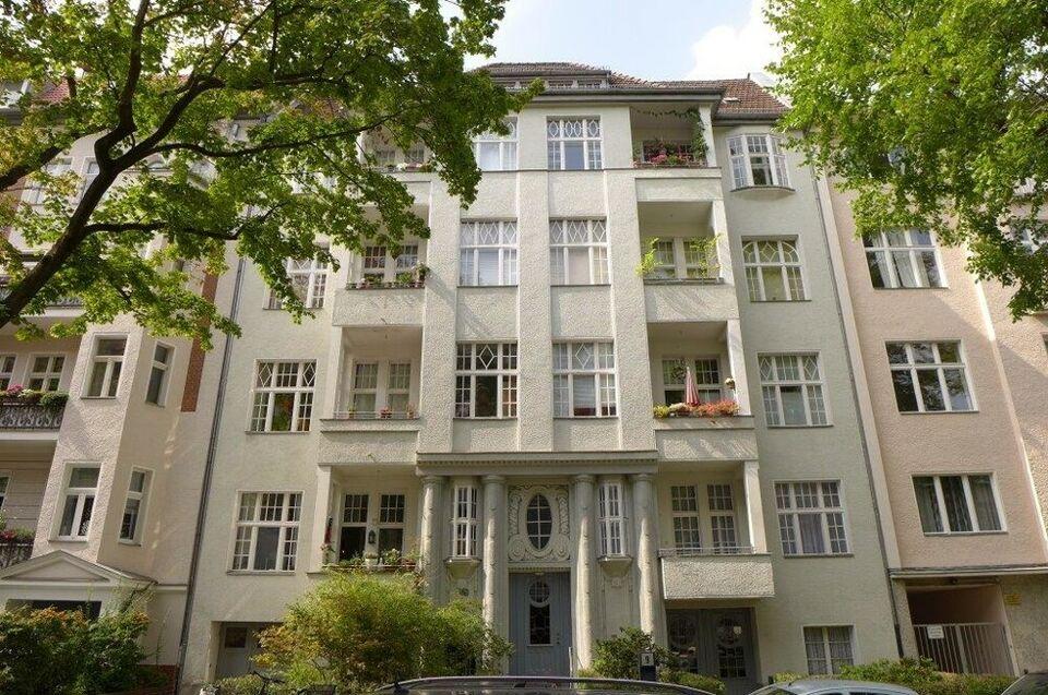 vermietete Stuckaltbauwohnung mit 2 Balkonen Friedenau