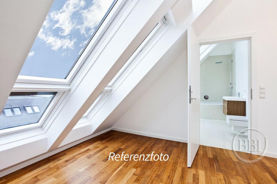 SOLE AGENT: BEAUTIFUL ATTIC APARTMENT WITH A LARGE SOUTH-WEST TERRACE AND A LIFT IN A PRIME LOCATION Berlin