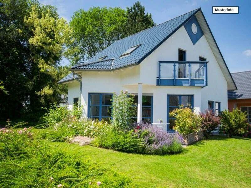 Einfamilienhaus mit Einliegerwohnung in 42653 Solingen, Wernerstr. Nordrhein-Westfalen