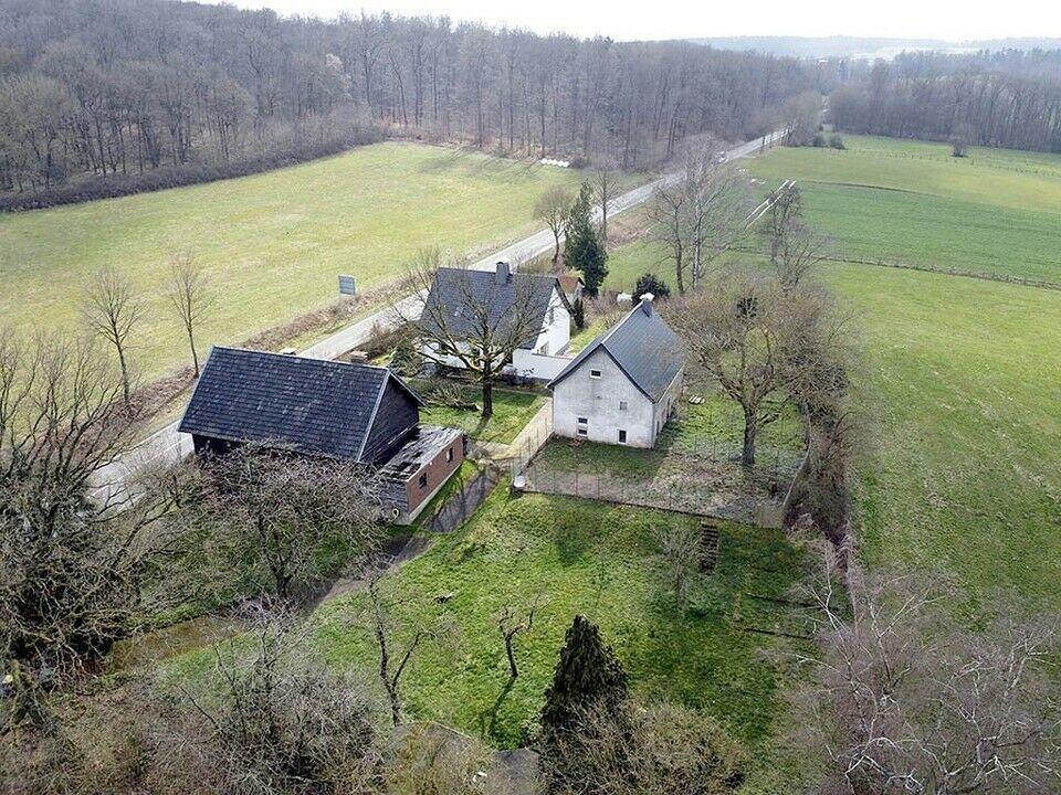 Renoviertes Anwesen mit großem Einfamilienhaus + 2 Häusern auf schönem Parkrundstück in Alleinlage Nordrhein-Westfalen