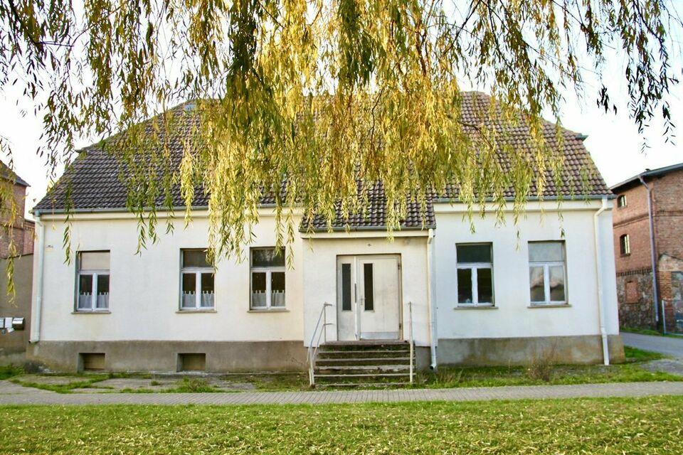 HORN IMMOBILIEN ++ Brietzig bei Pasewalk Mehrfamilienhaus mit vielen Möglichkeiten Mecklenburg-Vorpommern