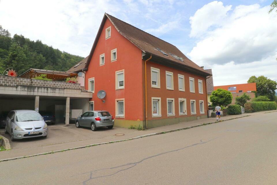 REMAX - Große 6-Zimmer Wohnung mit Dachterrasse und Carport in Schopfheim-Fahrnau Baden-Württemberg