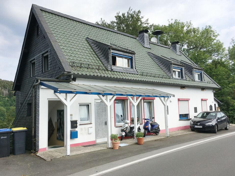 Modernisierungsbedürftiges Mehrfamilienhaus mit großem Hanggrundstück Nordrhein-Westfalen