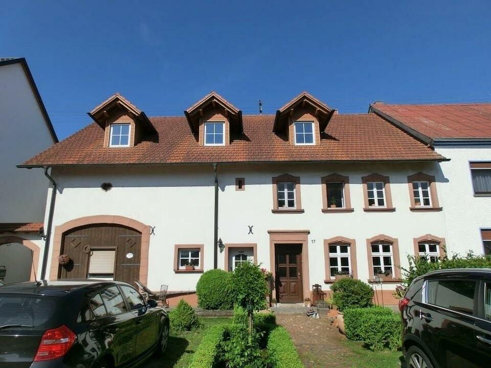 Stilecht restaurierte Doppelhaushälfte in Weierweiler Weiskirchen