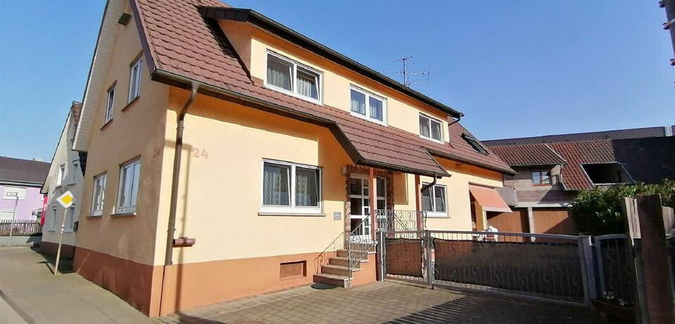 IMA-Immobilien bietet ein Zweifamilienhaus mit Ausbaumöglichkeiten Baden-Württemberg