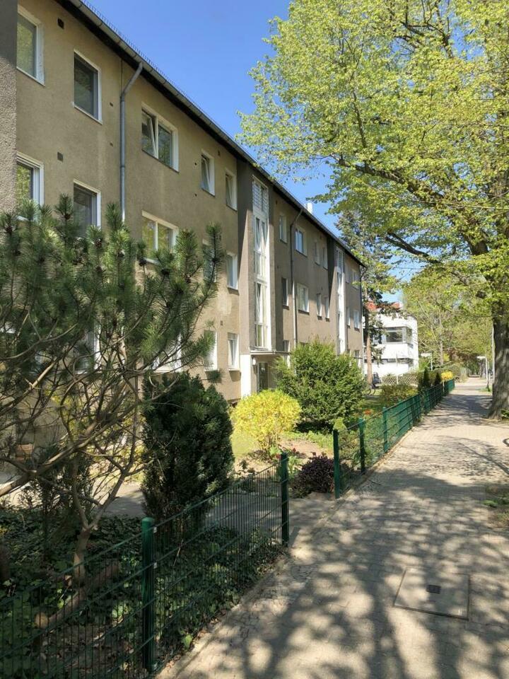 Vermietete 2-Zimmer-Wohnung mit Balkon als Kapitalanlage Zehlendorf