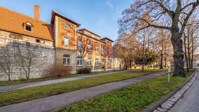 Teilvermietetes Mehrfamilienhaus mit insgesamt 6 Wohneinheiten, EBK als Kulturdenkmal in Mühlhausen Auf dem Mühlenfeld