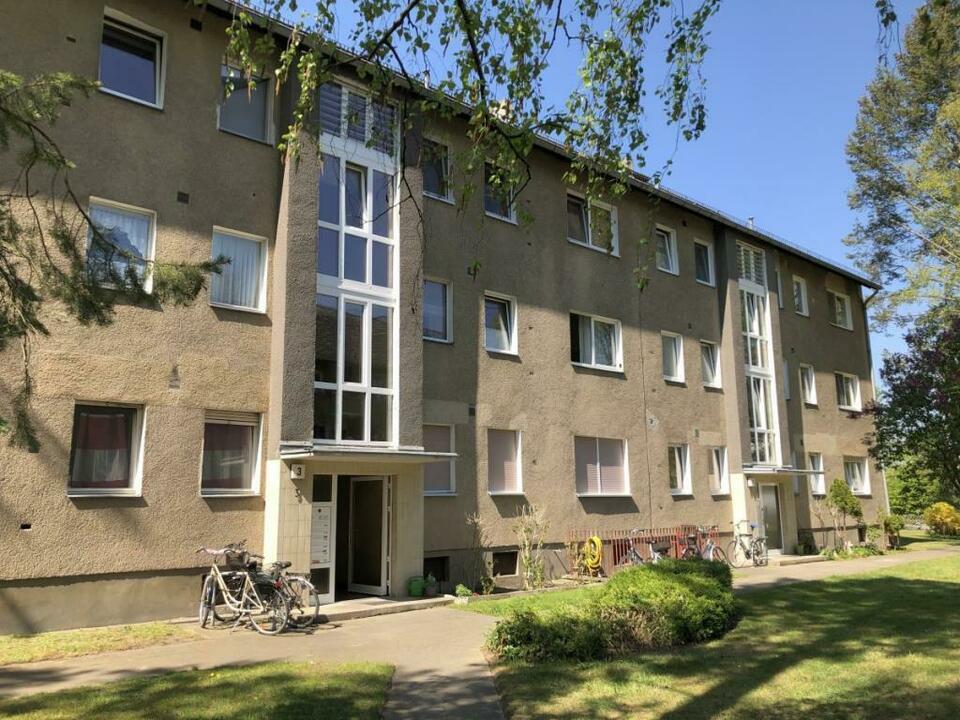 Vermietete 3-Zimmer-Wohnung als Kapitalanlage mit Balkon in ruhiger Grünlage von Berlin-Zehlendorf Zehlendorf