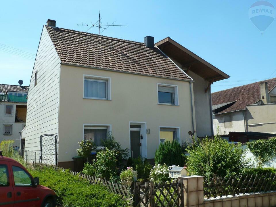 Einfamilienhaus mit kleinem Garten und Garage Schwalbach (Saar)
