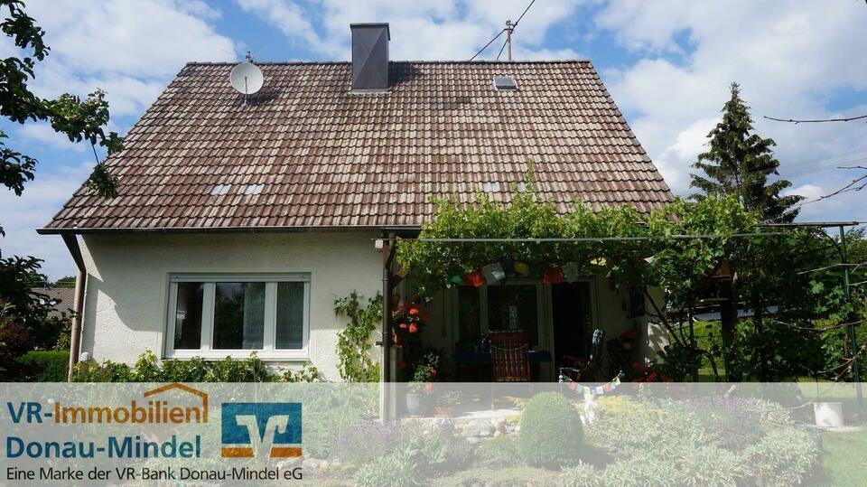 Gemütliches Einfamilienhaus mit großem Garten in Bachhagel zu verkaufen! Bachhagel