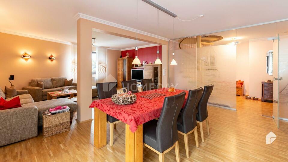 Attraktive Maisonette-Wohnung mit 4 Zimmern, Balkon und 2 Stellplätzen in schöner Nachbarschaft Bergisch Gladbach