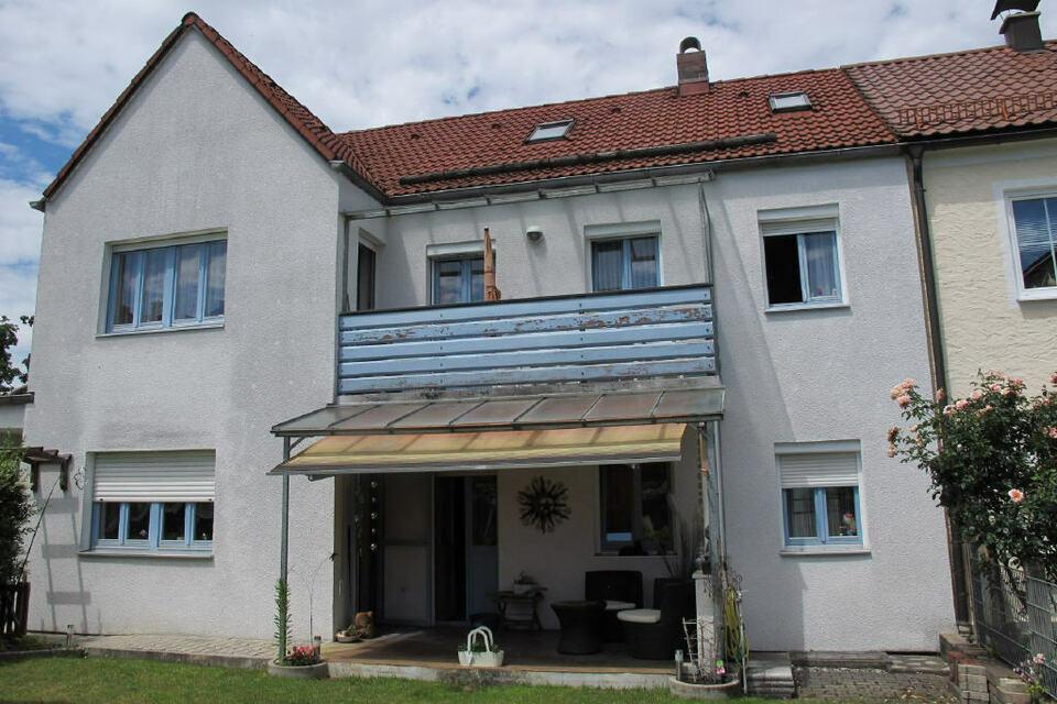 Zweifamilienreihenhaus m. Terrasse, Balkon, Garage, Garten und Hofraum in Burghausen Altötting