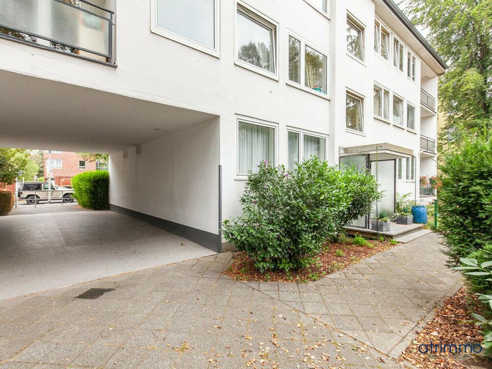 Helle Vier-Zimmer-Wohnung mit Kamin und zwei Balkonen in idyllischer Bestlage am Bunten Garten Mönchengladbach