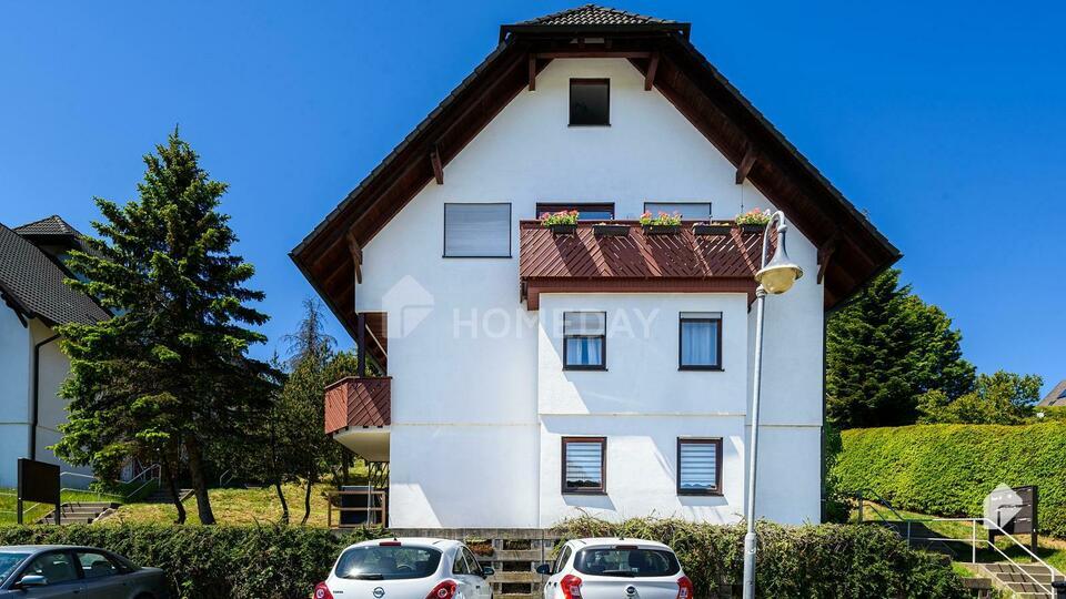 Leerstehende 3-Zimmer-Wohnung mit Balkon und Badewanne im Hochparterre Neuhaus-Schierschnitz