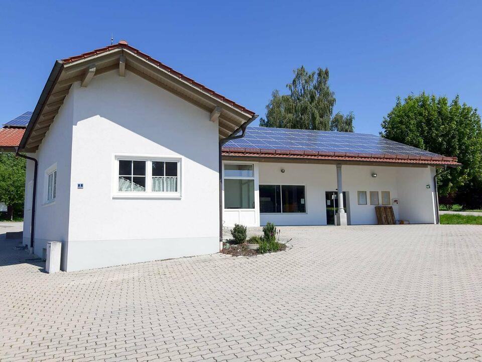 Neuwertiges Wohn- & Geschäftshaus inkl. PV-Anlage (20,68 kWp) Reisbach
