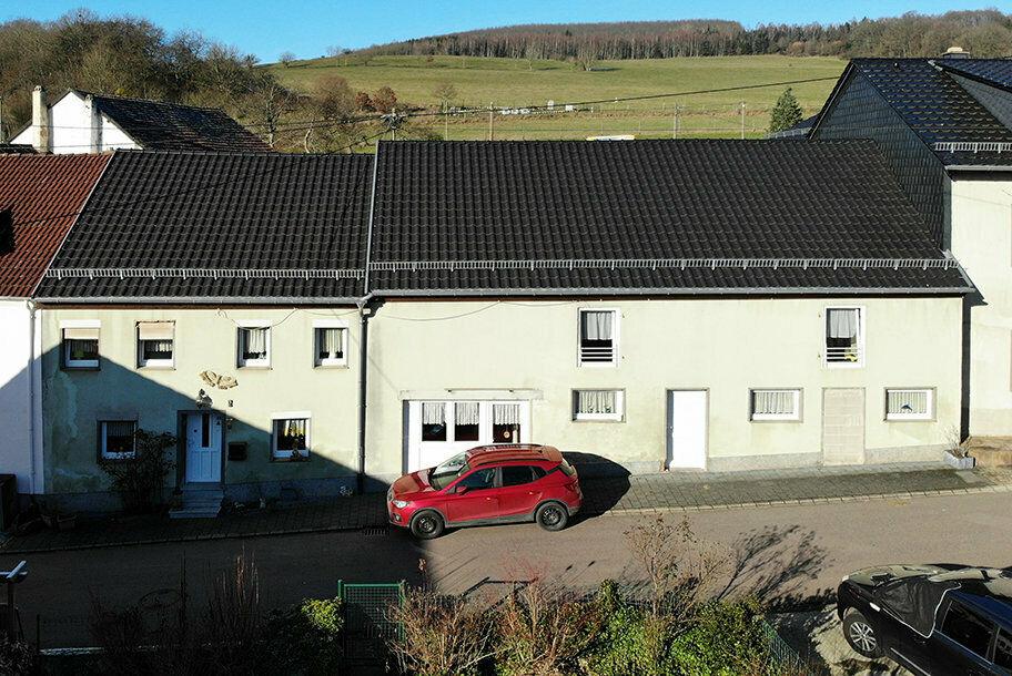 Hentern bei Zerf: gemütliches Bauernhaus mit riesiger Scheune, neues Dach, ideal für Handwerker, Hobbyschrauber oder Wohnmobilbesitzer, vielfältig nutzbar Rheinland-Pfalz