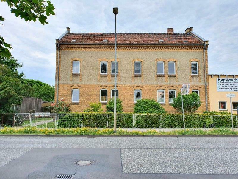 Kapitalanlage: Mehrfamilienhaus, mit großem Grundstück und Ausbaupotenzial, in Teltow zu verkaufen. Brandenburg an der Havel