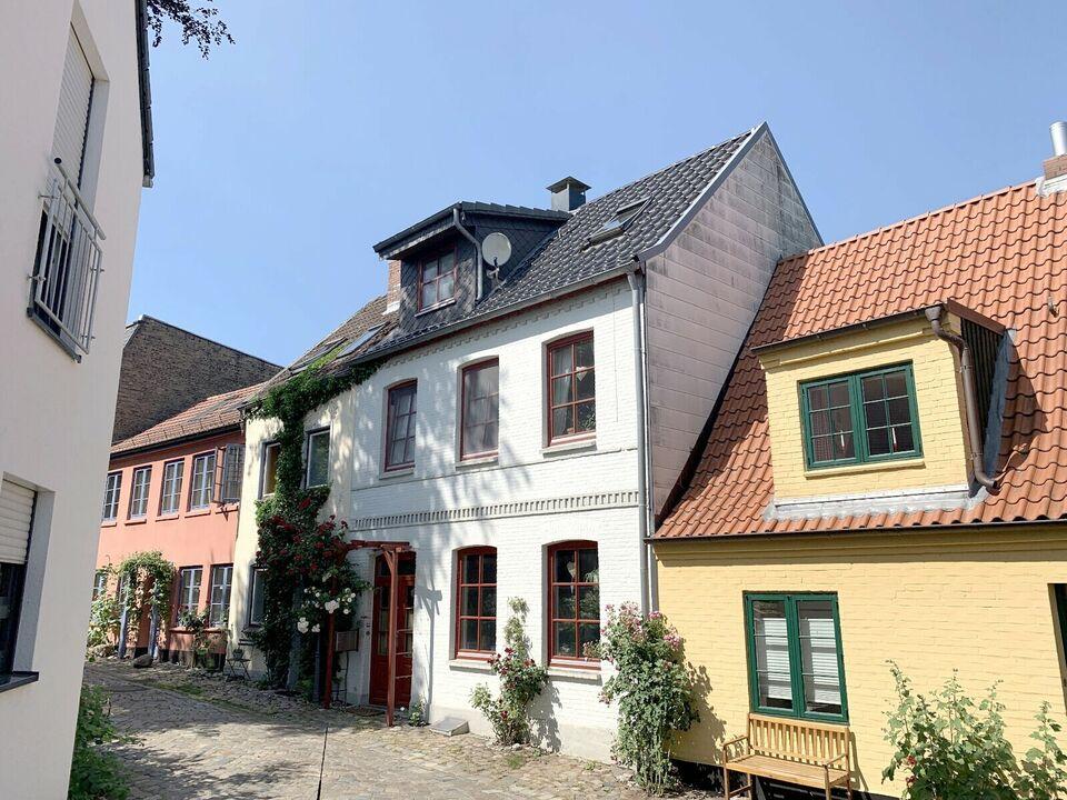 Traumhaft, romantisches Wohnflair in der blühenden Altstadt Schleswigs Schleswig-Holstein