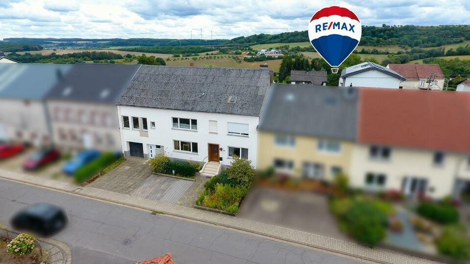 Mehrfamilienhaus mit Baugrundstück + airbnb Wohnung und Atelier in Wehingen Mettlach