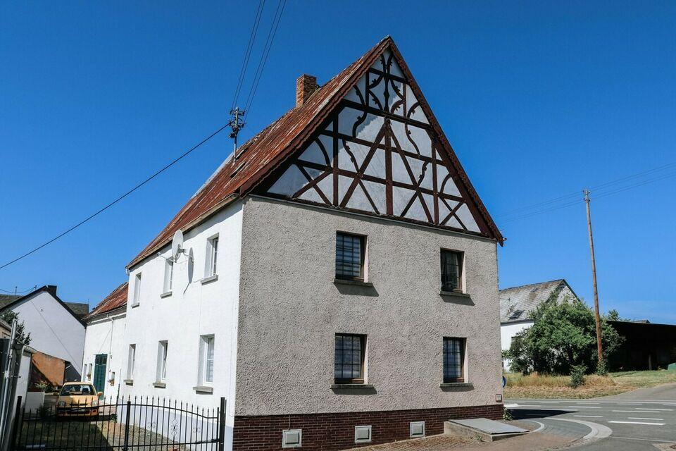 1-2 Familienhaus mit großer Scheune und Hinterhof in Lutzerath, Nähe Bad Bertrich, Eifel Rheinland-Pfalz