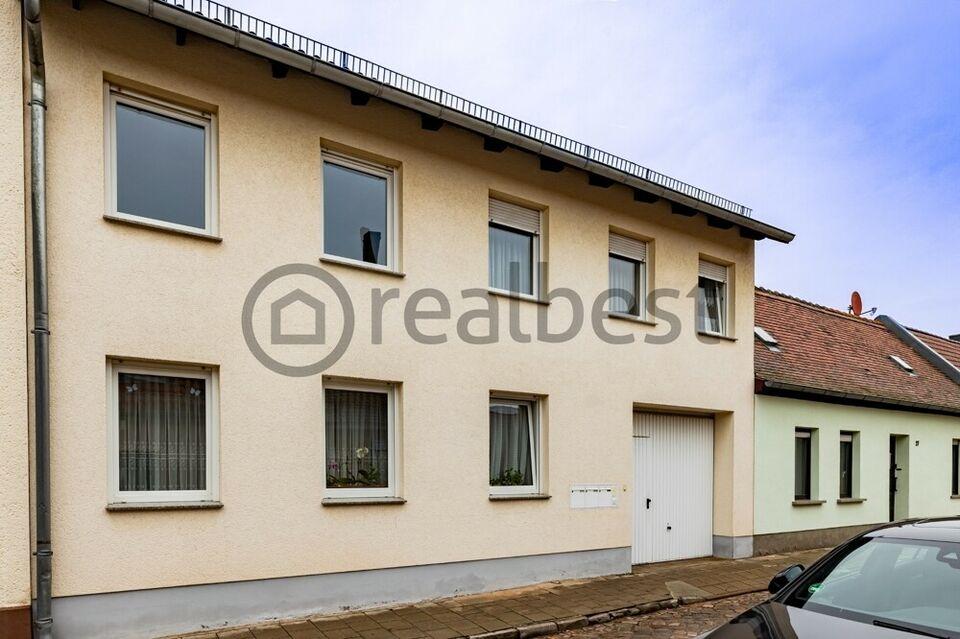 Kapitalanlage: 3-Parteien-Haus auf großem Grundstück mit Garage und Carport Coswig (Anhalt)