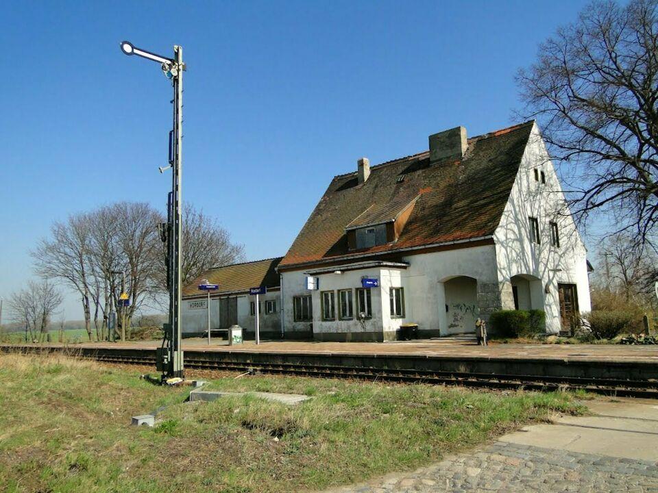 Bahnhofsgebäude in Hordorf mit Lagerhalle Oschersleben (Bode)