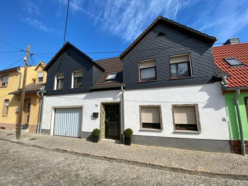 Schönes Reiheneinfamilienhaus mit Garage und großem Grundstück Sachsen-Anhalt